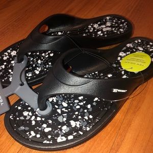 NWT Tek Gear Sandels